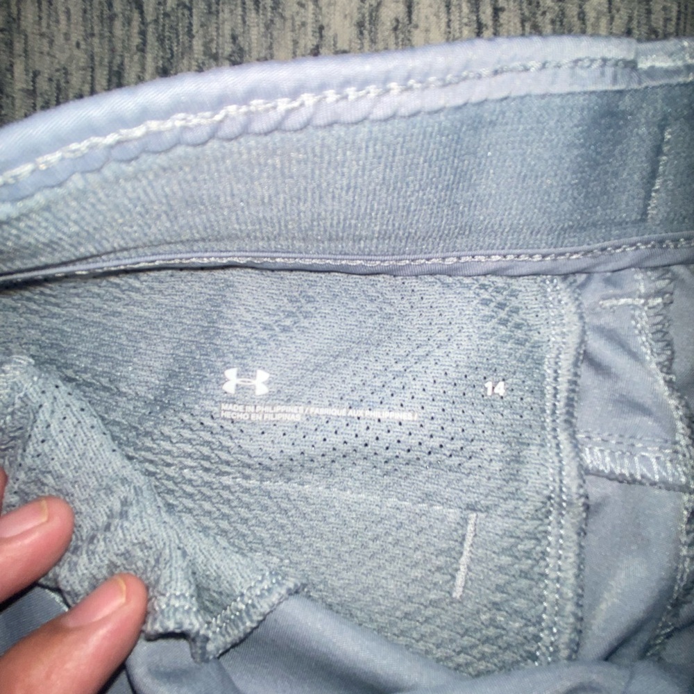 Under Armour boys light gray golf shorts size 14